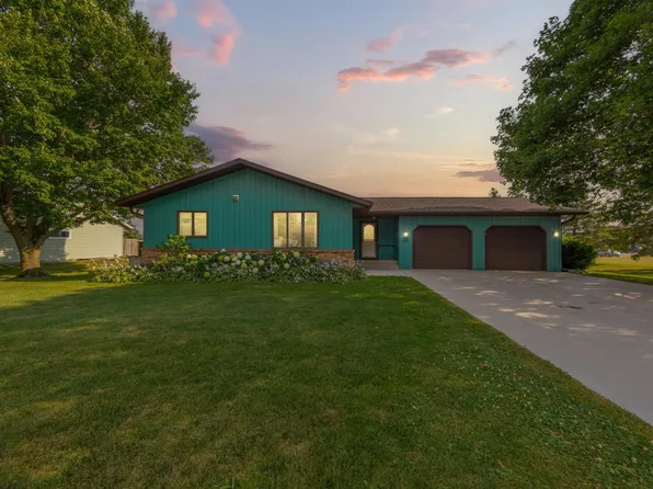 400 Beverly St, Wanamingo, MN 55983