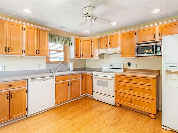 4th image of 4213 Victorian Dr