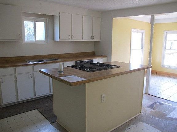 3rd image of 109 Crescent Dr