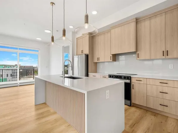 4270 N Norford Ave NW #2411, Calgary, AB T3B 6H3