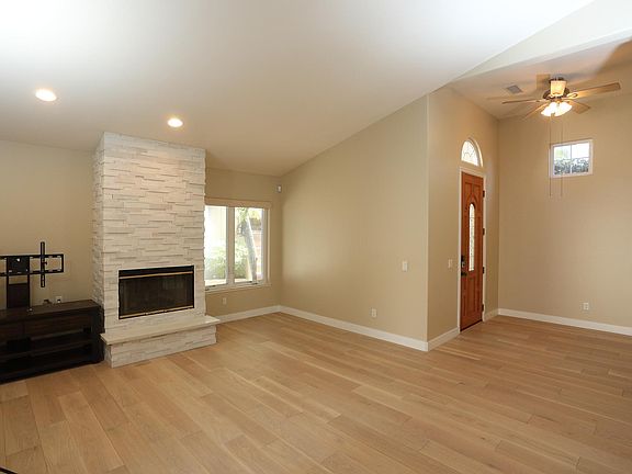 3rd image of 7164 Eads Ave