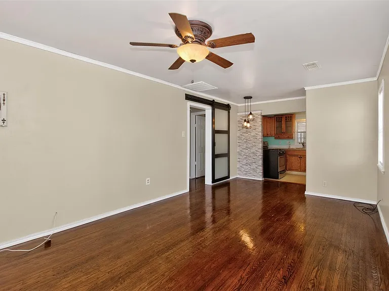2916 Avenue M — Photo 4