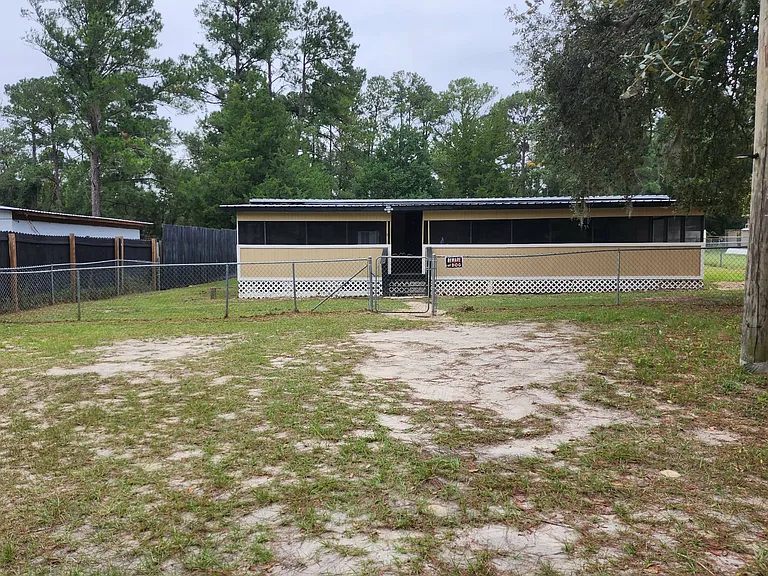 Plenty of drive-up space outside the front fence area