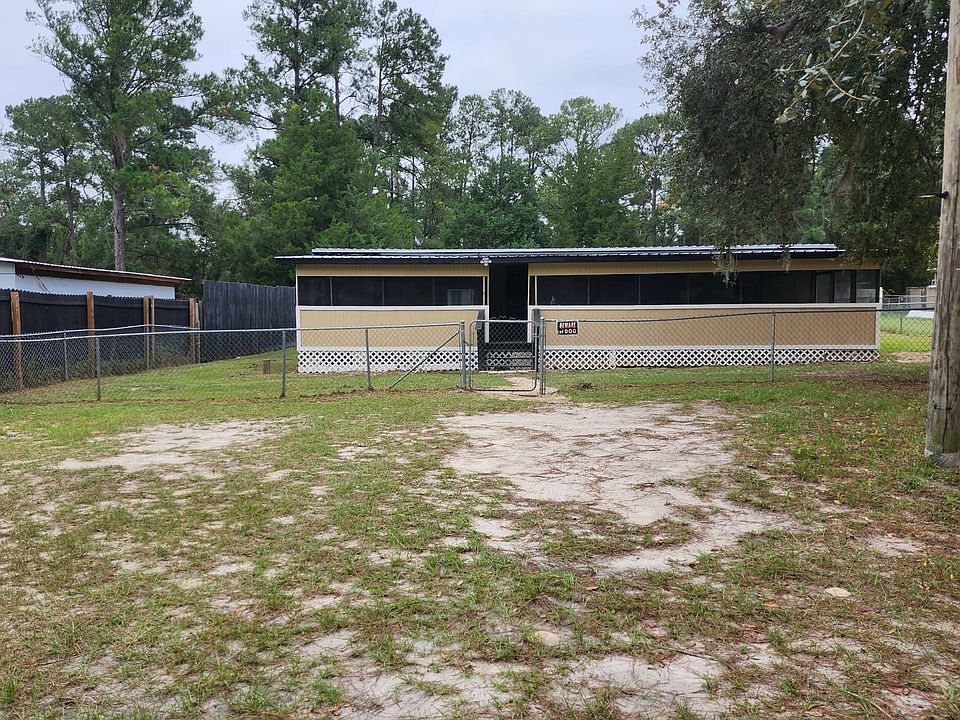 Plenty of drive-up space outside the front fence area