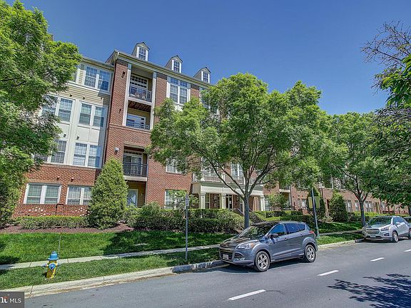 3rd image of 701 Fallsgrove Dr APT 202