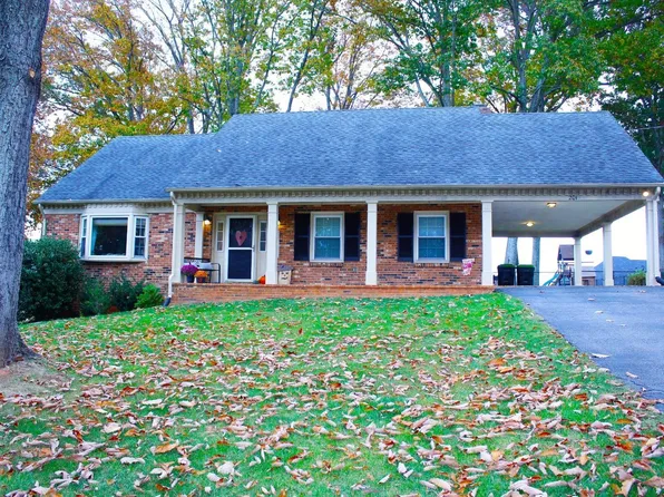 201 Locksley Pl, Forest, VA 24551