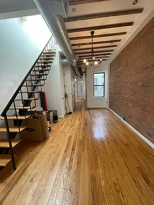 Rented by Greenrock Management | media 27