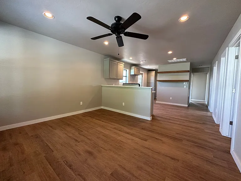 5008 N Asbury Ave — Photo 3