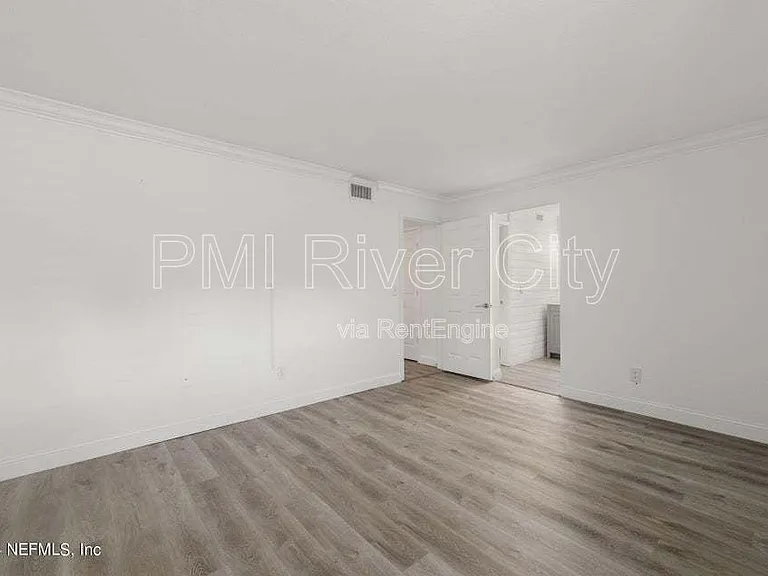 908 Shoreline Cir — Photo 24