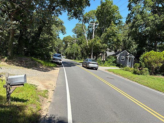 4th image of 523 Strawberry Hill Rd