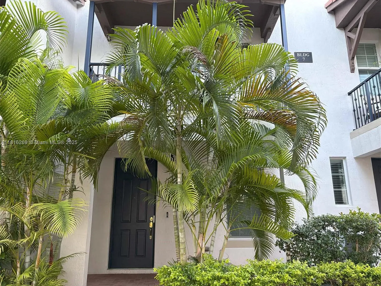 3 bed, 3.5 bath, 2000 sqft, $3,300 — Photo 1