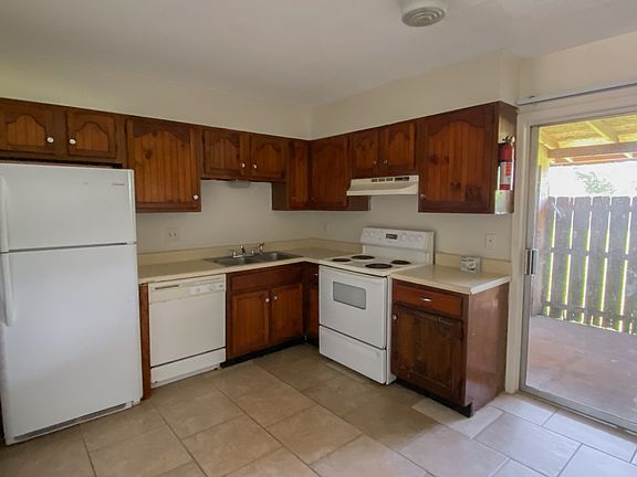 3rd image of 3120 Hodges St APT 6