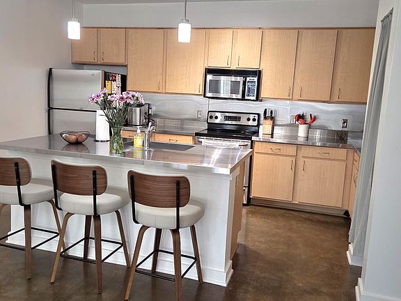 2nd image of 1803 Broadway APT 315