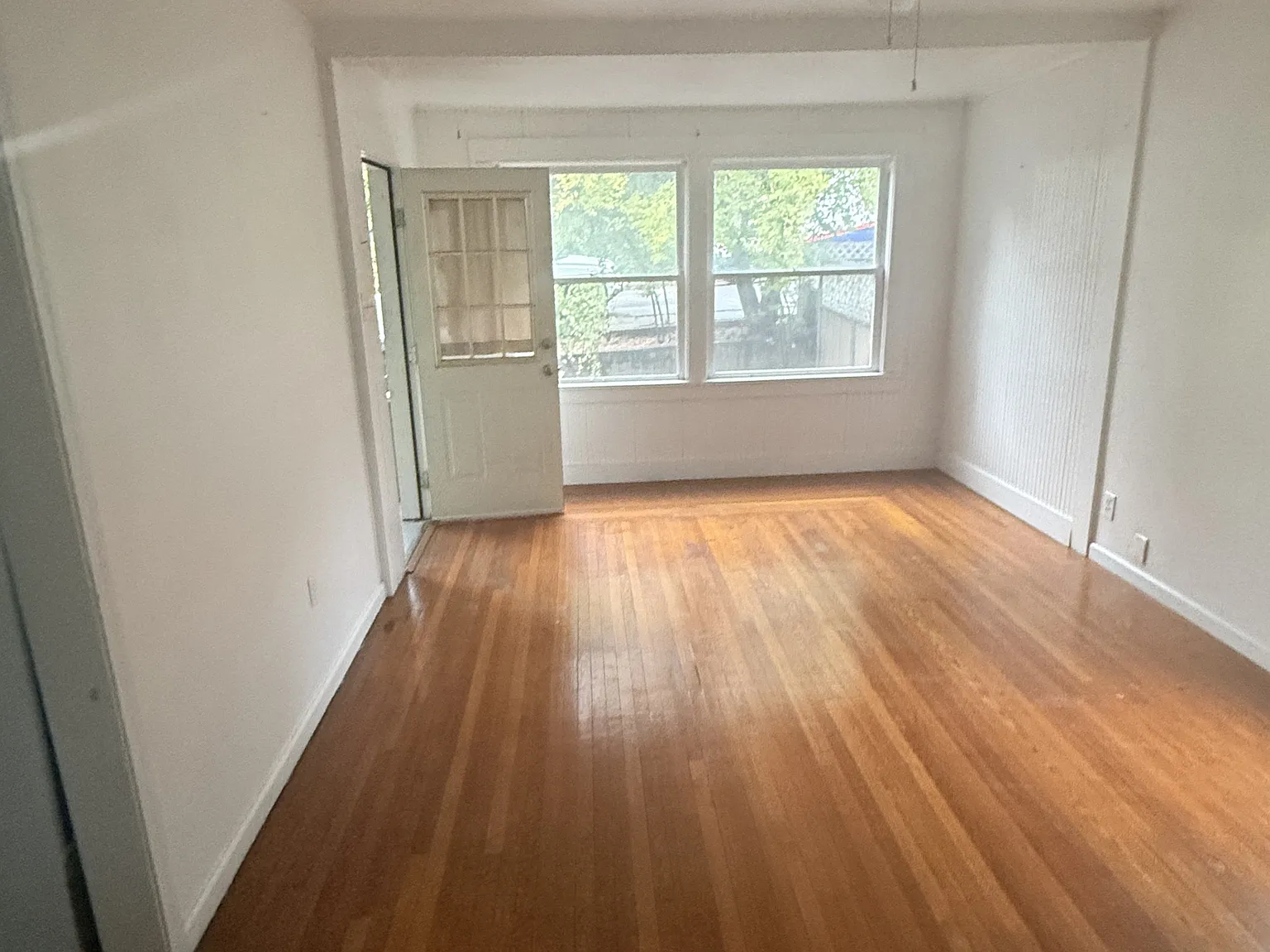 2/1 duplex on Dunsmuir Ave! — Photo 4