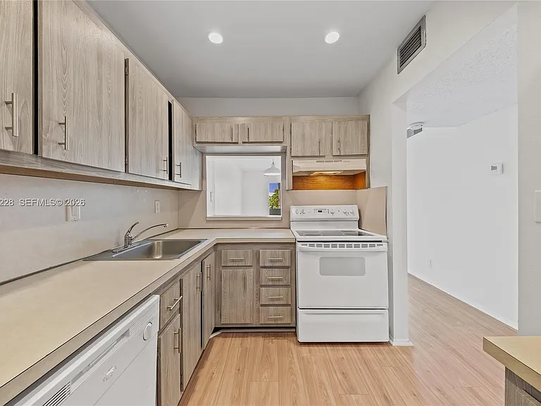 7900 Camino Cir #303 — Photo 10