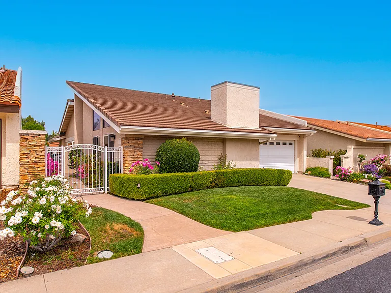 2379 Leeward Cir — Photo 3