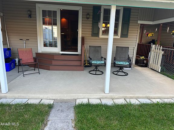 4th image of 217 4th Ave