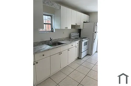2229 NW 6th St #3 Photo 1