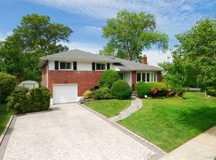 354 Terrace Ave, Garden City, NY 11530