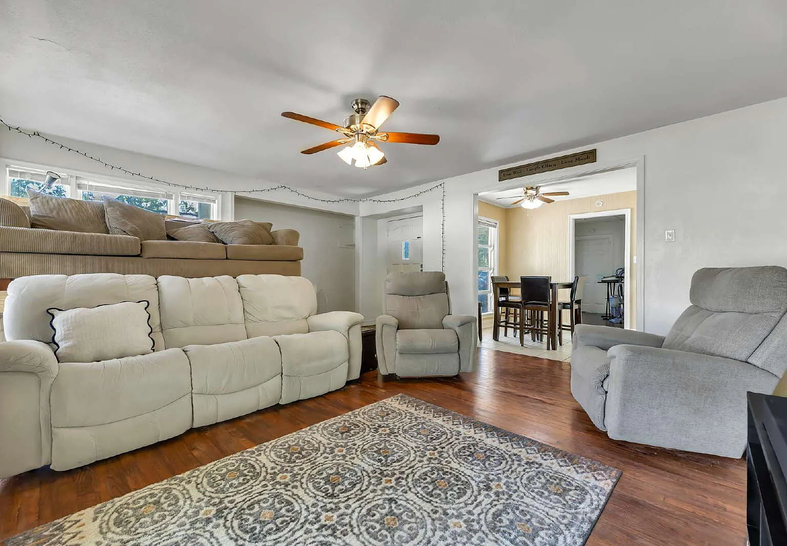 5 bed, 3.0 bath, 2001 sqft, $2,750 — Photo 2