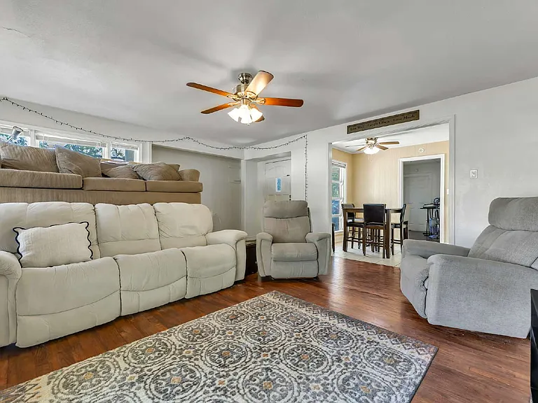 520 Helena St — Photo 3