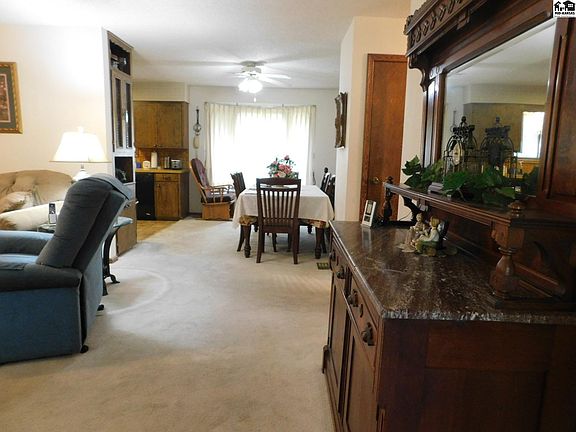 5th image of 321 Birch Way