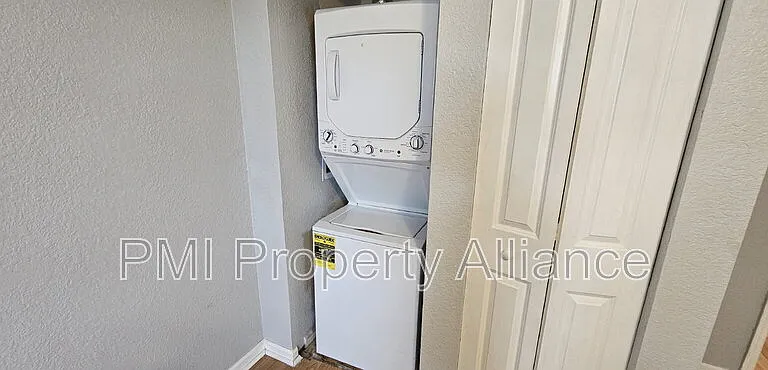 302 Lewfield Cir — Photo 8