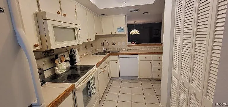 340 E Glassboro Ct #1B — Photo 2
