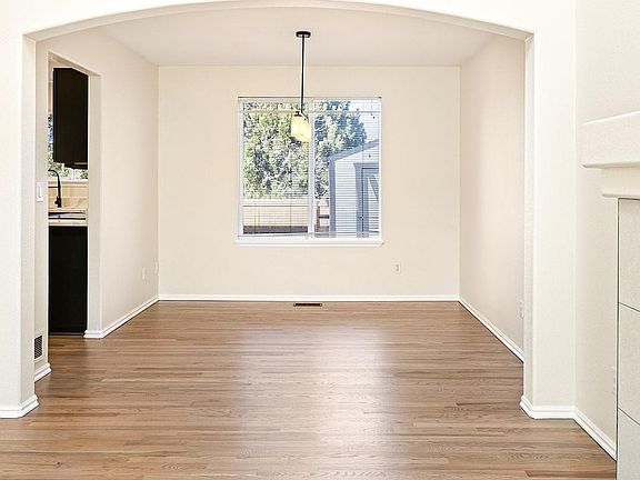 5th image of 2861 Fernwood Place