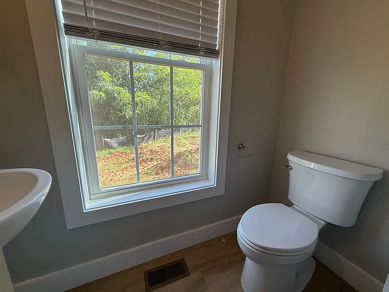 906 Nassau St — Photo 14