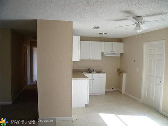 4th image of 510 SW 81st Ter