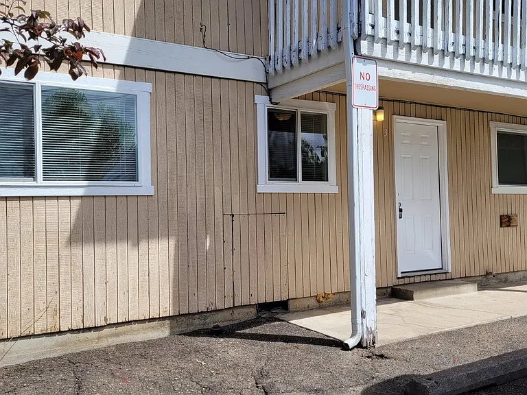 624 NE Housley Ave #3 — Photo 2