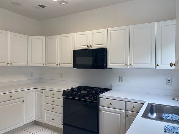 5th image of 20 Ashby Ln #3
