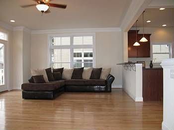 3rd image of 460 Oriole St