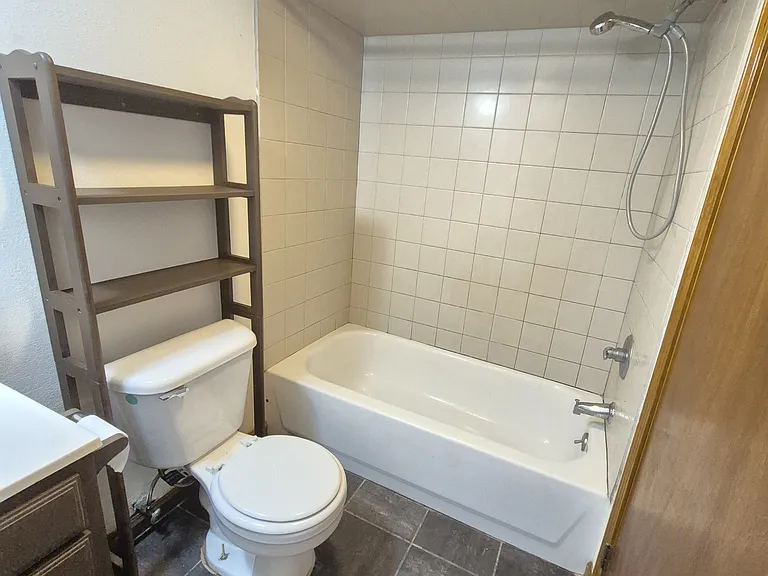 Full Bathroom 2