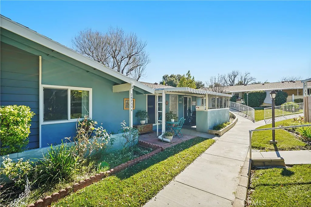 26737 Oak Crossing Rd Unit B photo 1