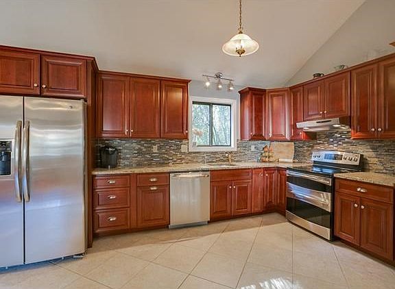 4th image of 66 Cranston Ave