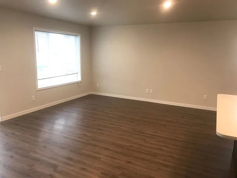 920 Albert Dr W — Photo 21
