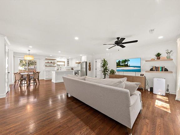 3rd image of 206 Freeman St