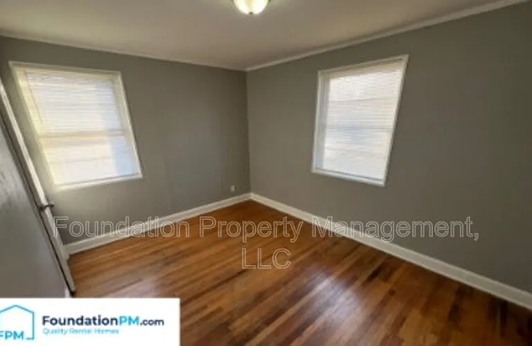 1570 Rebecca St — Photo 12