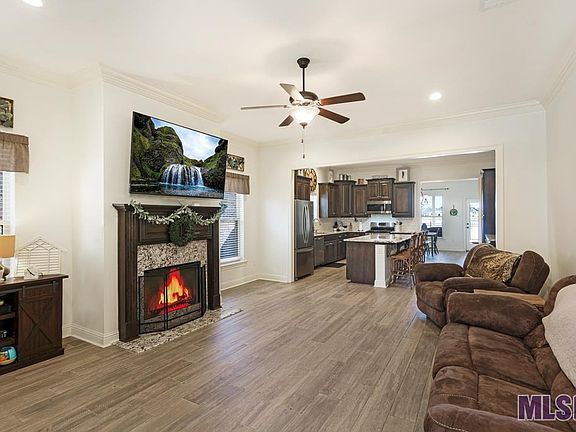 4th image of 565 Beaumont Dr