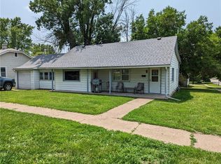 310 N 8th St, Hiawatha, KS 66434