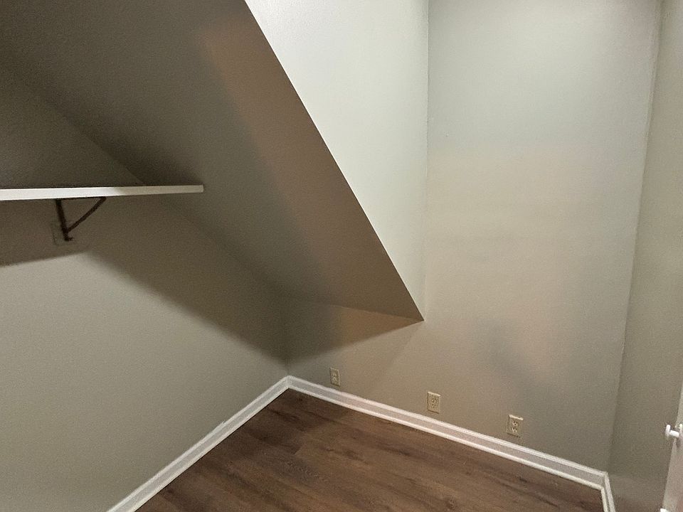 Walk in pantry off kitchen