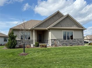 1163 Pine Bluff Dr NE, New Philadelphia, OH