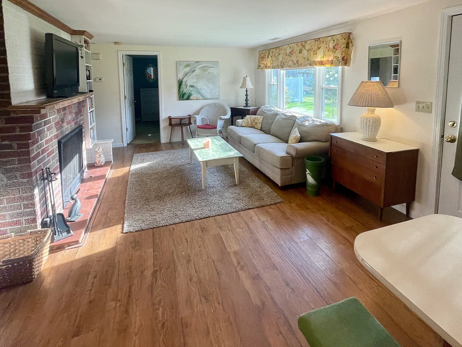 3 bed, 1045 sqft, $1,950 — Photo 3