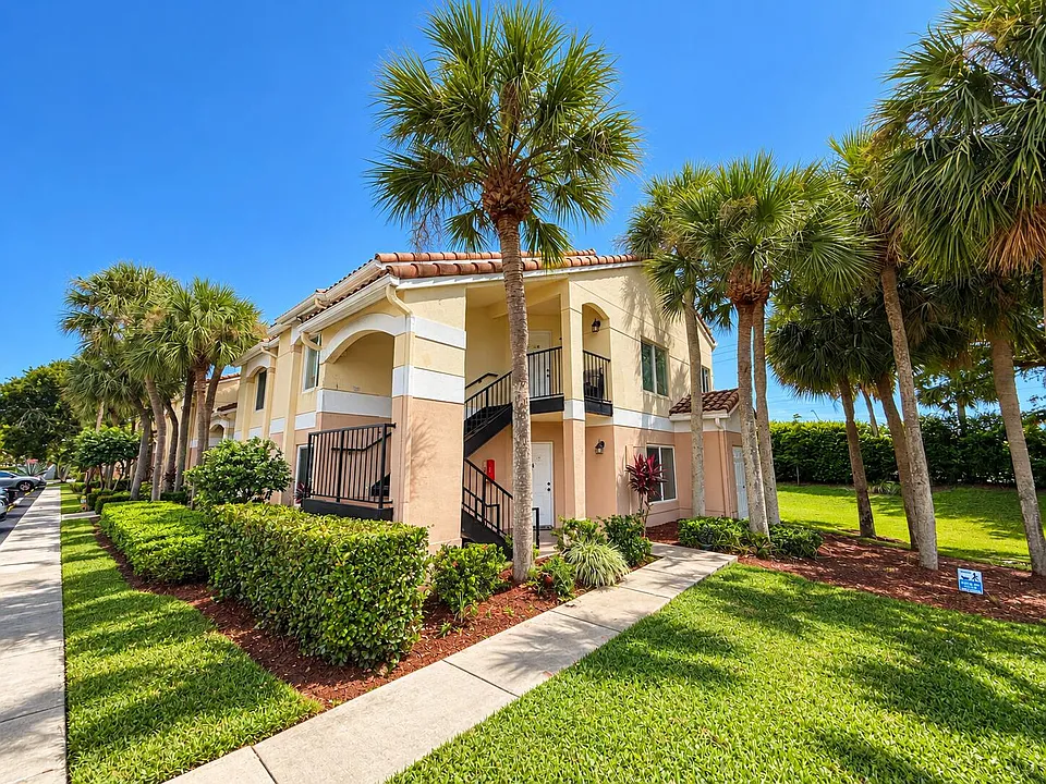 815 W Boynton Beach Blvd #7206