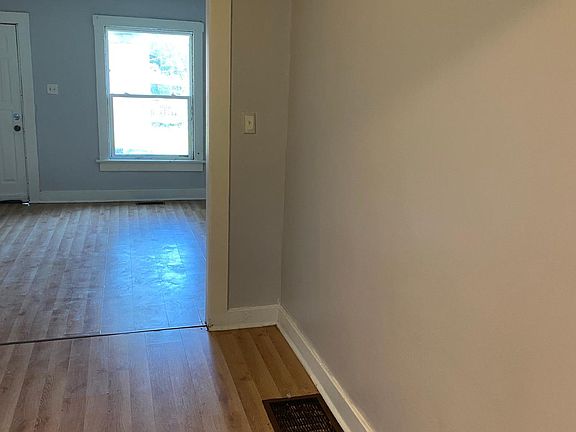 4th image of 501 E Vine St #501