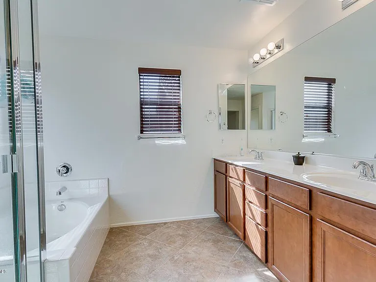 2099 S Martingale Rd — Photo 30