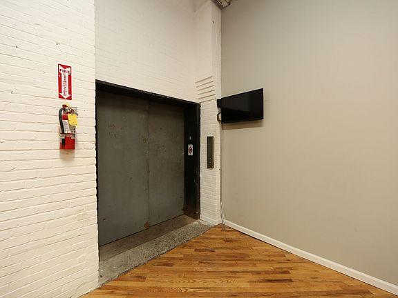 5th image of 426 E Allegheny Ave
