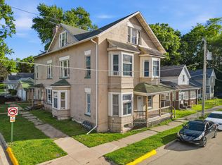305 Monroe Ave, Dixon, IL 61021